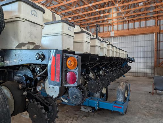 2008 Kinze 3650 Planter
