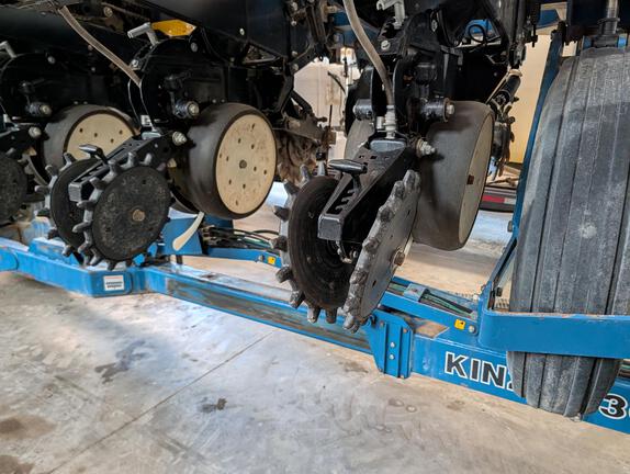 2008 Kinze 3650 Planter