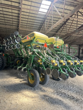 2010 John Deere 1790 Planter