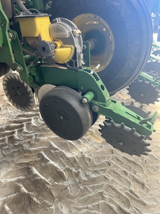 2010 John Deere 1790 Planter