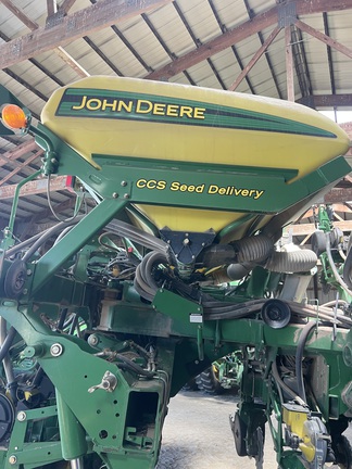 2010 John Deere 1790 Planter