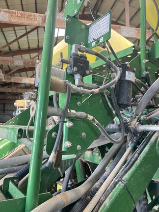 2010 John Deere 1790 Planter