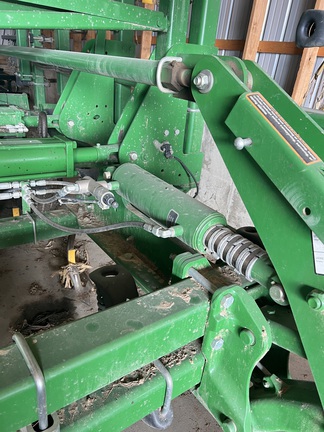 2014 John Deere 2210 Field Cultivator