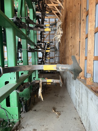 2014 John Deere 2210 Field Cultivator