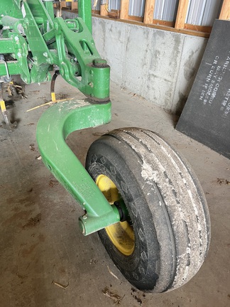 2014 John Deere 2210 Field Cultivator