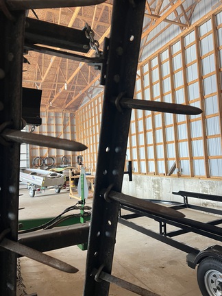 2014 John Deere 2210 Field Cultivator