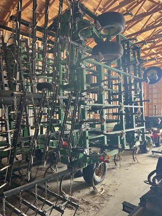 2014 John Deere 2210 Field Cultivator