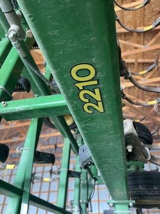 2014 John Deere 2210 Field Cultivator