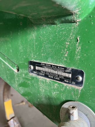 2014 John Deere 2210 Field Cultivator