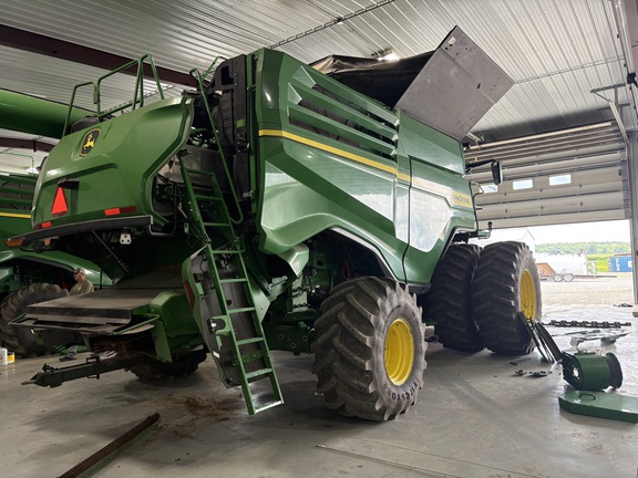2023 John Deere X9 1000 Combine