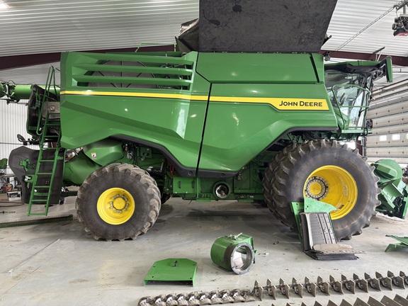 2023 John Deere X9 1000 Combine