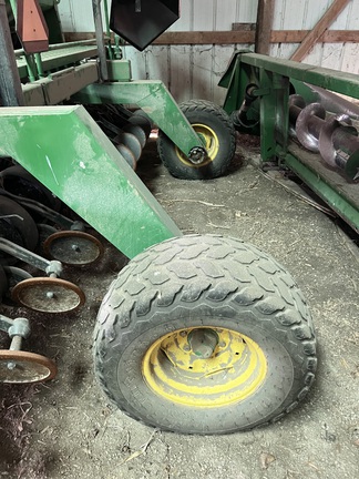 2009 John Deere 1590 Drill