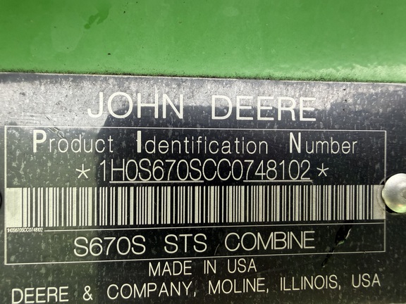 2012 John Deere S670 Combine