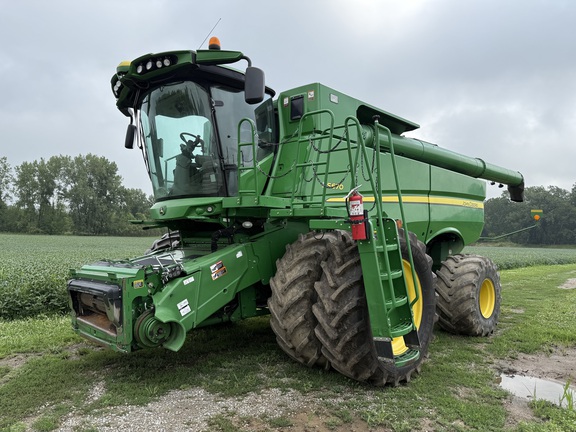 2012 John Deere S670 Combine