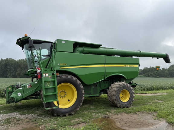 2012 John Deere S670 Combine