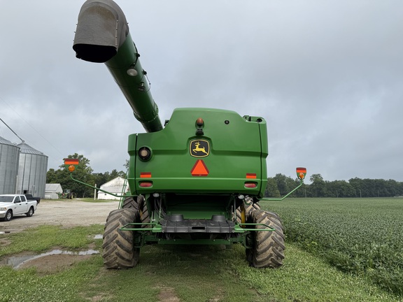 2012 John Deere S670 Combine