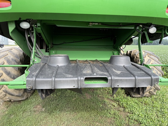 2012 John Deere S670 Combine