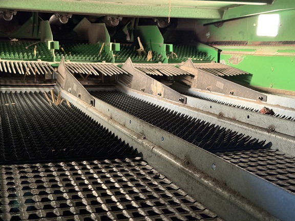 2012 John Deere S670 Combine