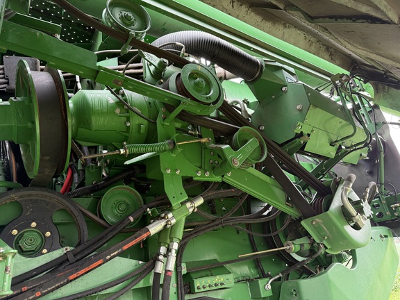 2012 John Deere S670 Combine