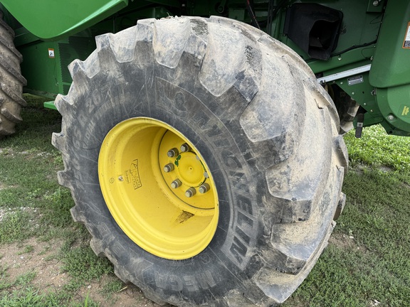 2012 John Deere S670 Combine