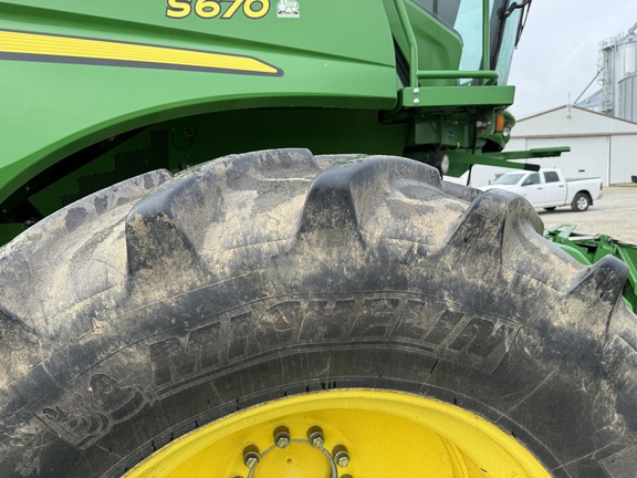 2012 John Deere S670 Combine