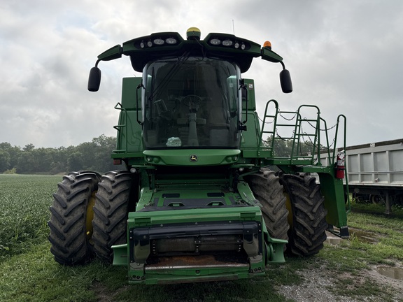 2012 John Deere S670 Combine