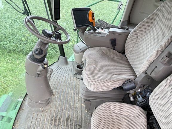 2012 John Deere S670 Combine