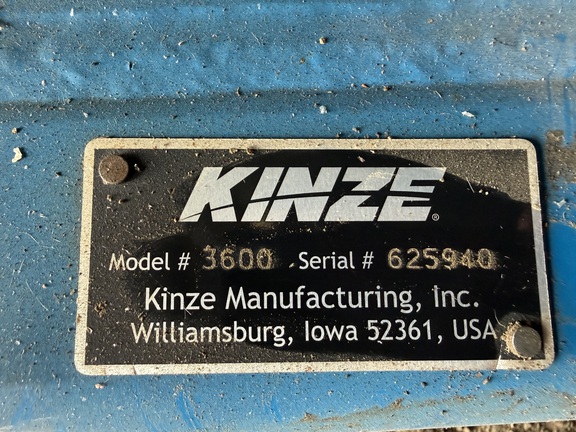 2012 Kinze 3600 Planter