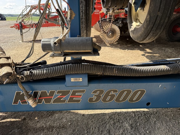 2012 Kinze 3600 Planter