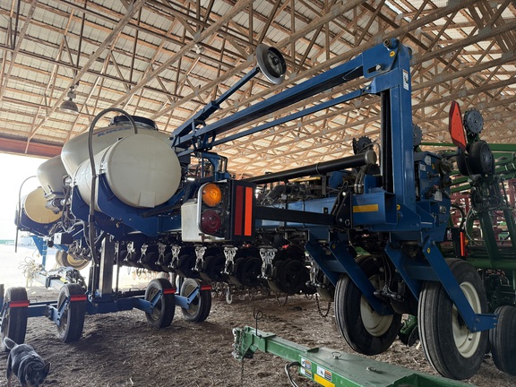 2012 Kinze 3600 Planter
