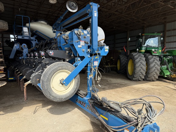 2012 Kinze 3600 Planter