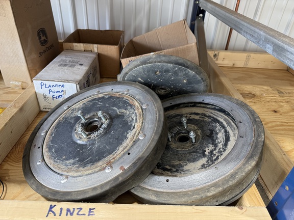 2012 Kinze 3600 Planter