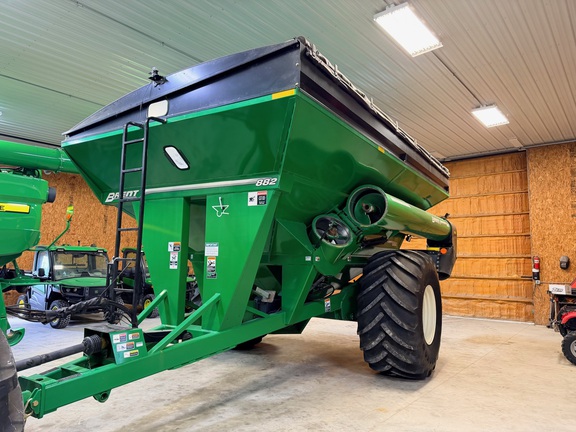 2018 Brent 882 Grain Cart