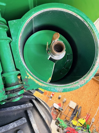 2018 Brent 882 Grain Cart