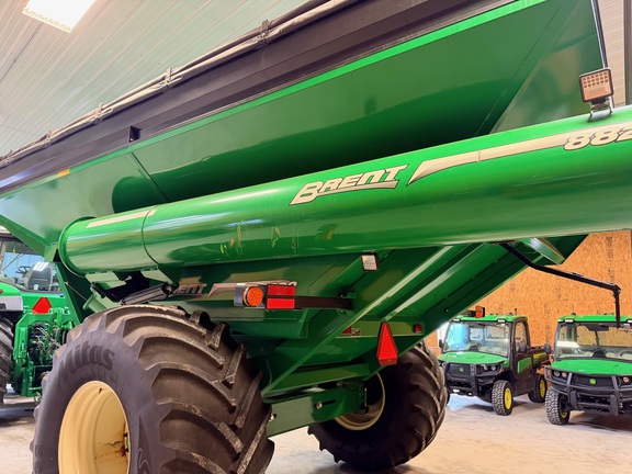 2018 Brent 882 Grain Cart