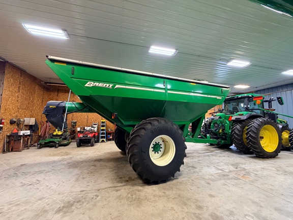 2018 Brent 882 Grain Cart