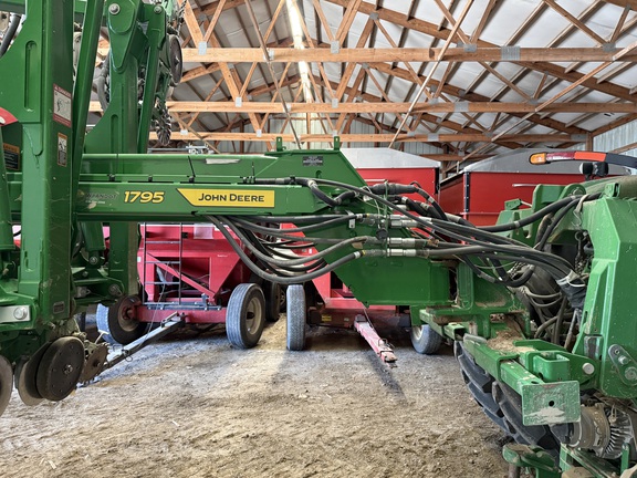 2022 John Deere 1795 Planter