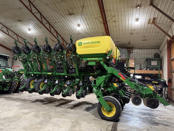 2022 John Deere 1795 Planter