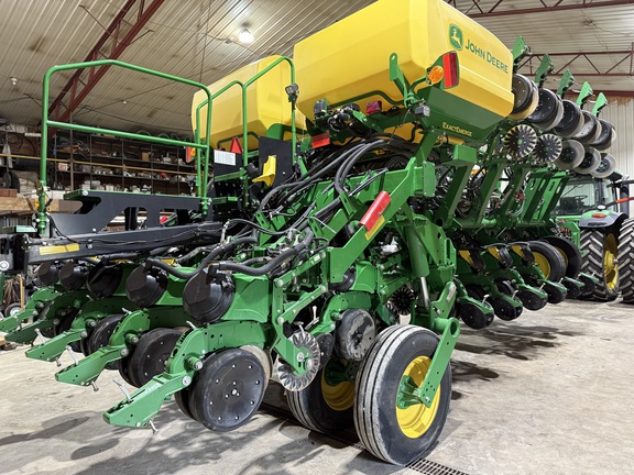 2022 John Deere 1795 Planter