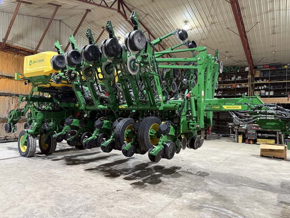2022 John Deere 1795 Planter