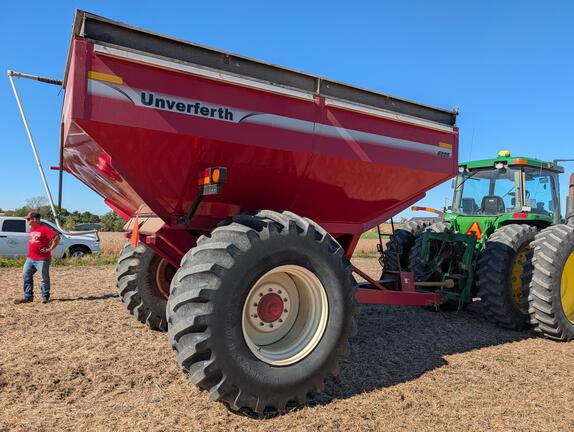 2011 Unverferth 6225 Grain Cart