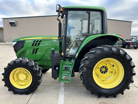 2016 John Deere 6110M Tractor