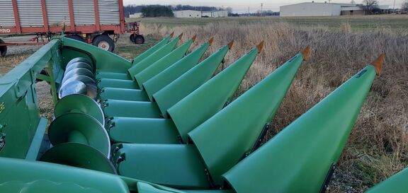 2012 John Deere 608C Header Corn Head