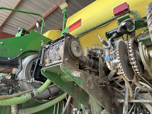 2014 John Deere 1770NT CCS Planter