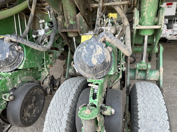 2014 John Deere 1770NT CCS Planter