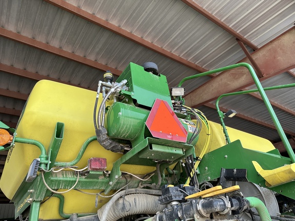 2014 John Deere 1770NT CCS Planter