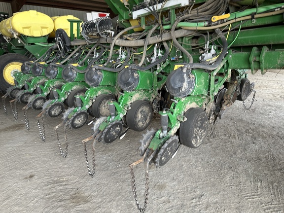 2014 John Deere 1770NT CCS Planter