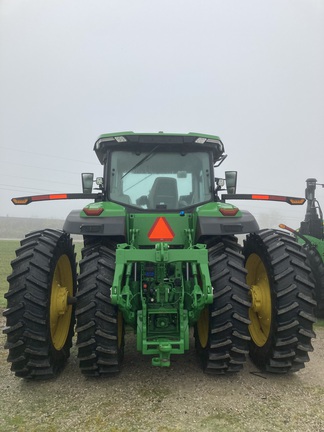 2022 John Deere 8R 250 Tractor