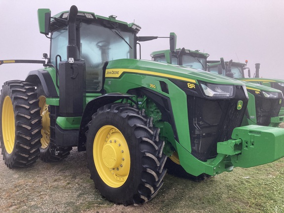 2022 John Deere 8R 250 Tractor