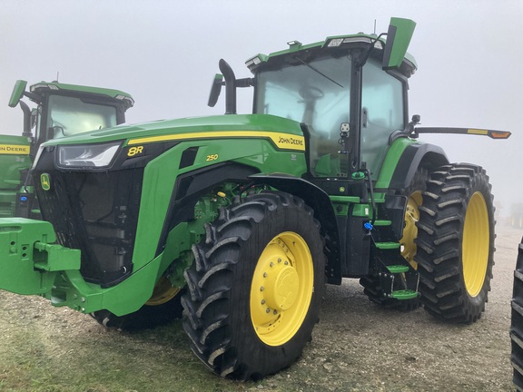 2022 John Deere 8R 250 Tractor